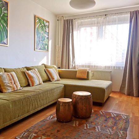 Cozyhome Retro Apartment Братислава Екстериор снимка