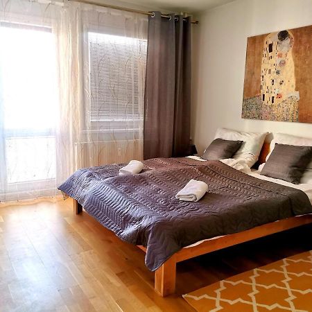 Cozyhome Retro Apartment Братислава Екстериор снимка