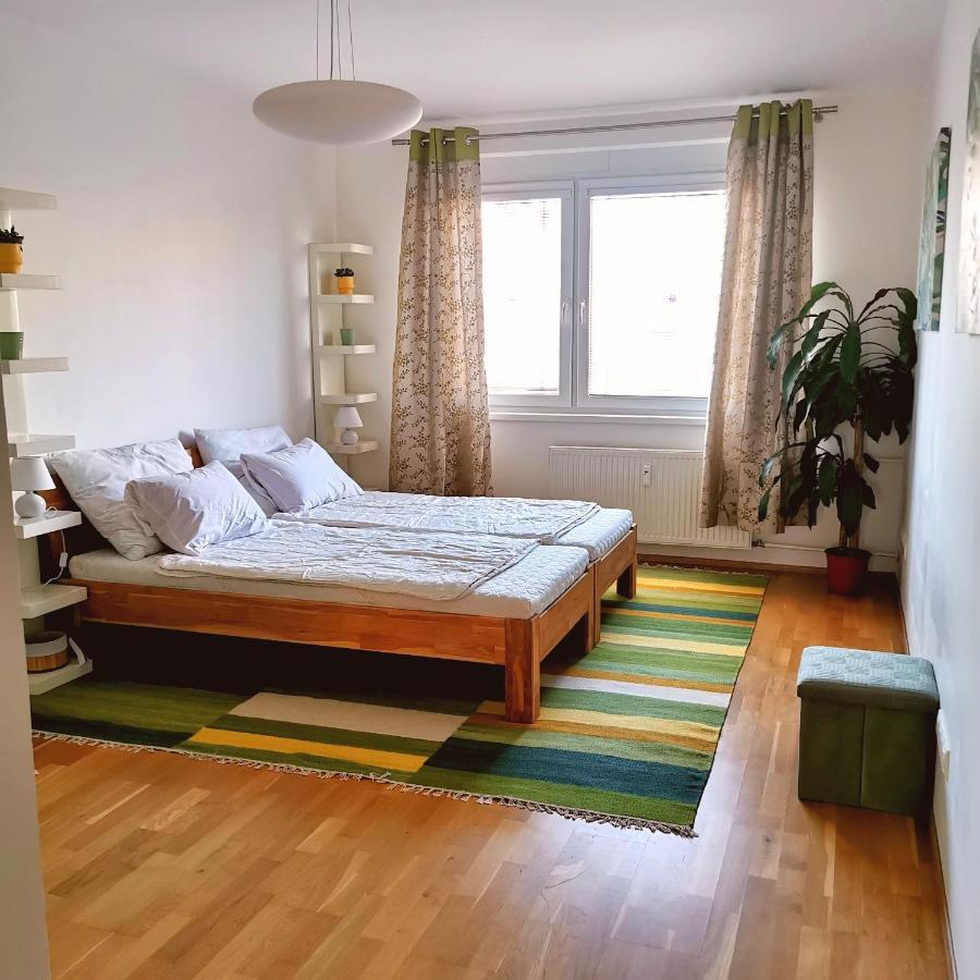Cozyhome Retro Apartment Братислава Екстериор снимка
