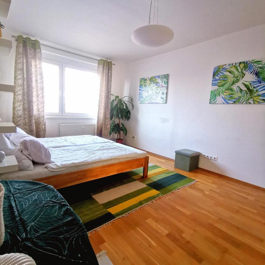Cozyhome Retro Apartment Братислава Екстериор снимка