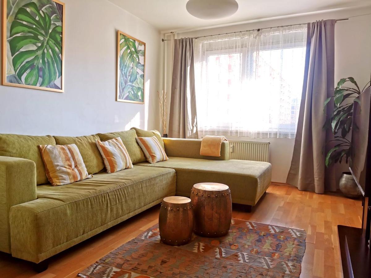 Cozyhome Retro Apartment Братислава Екстериор снимка