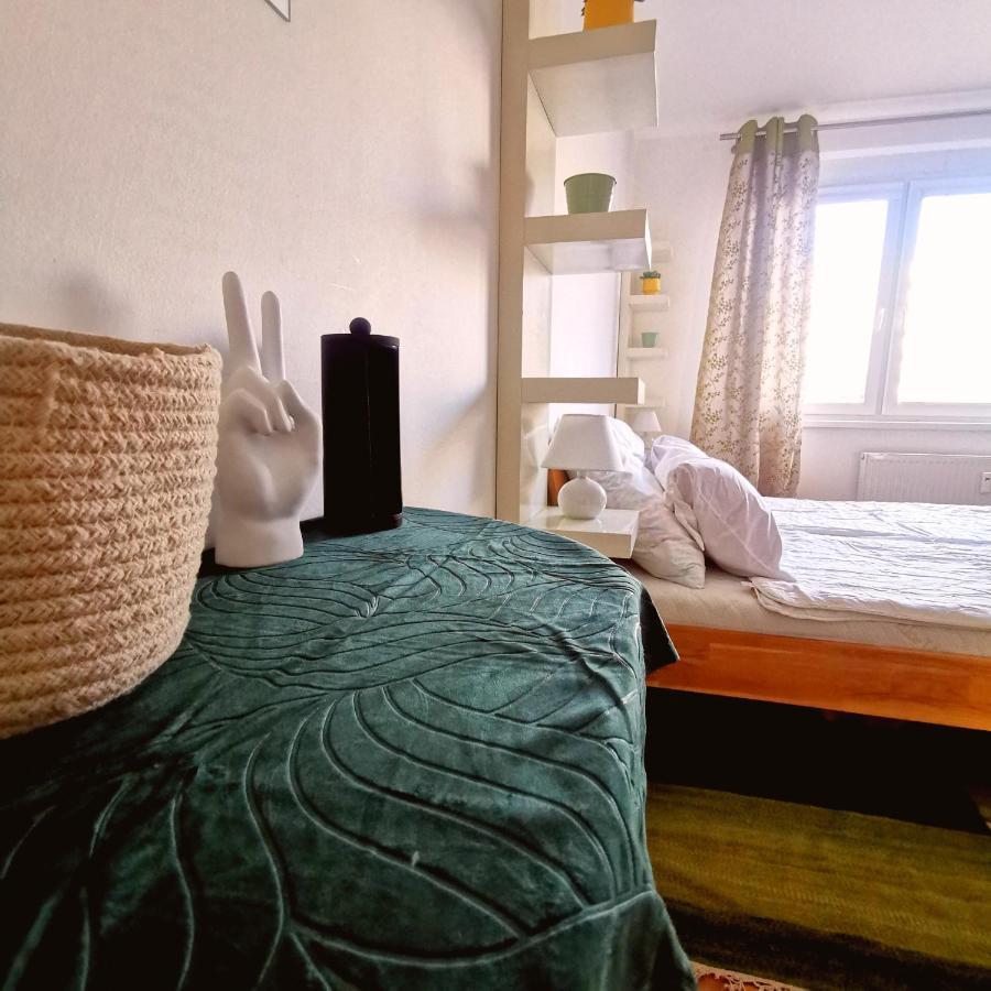 Cozyhome Retro Apartment Братислава Екстериор снимка